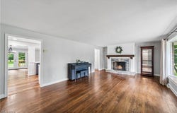 4347 Parklawn Drive, Willoughby, OH 44094
