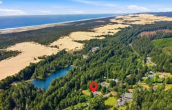 67752 BEAVER LOOP Rd, NorthBend, OR 97459