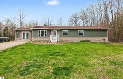 1015 Shaw Road, Gladwin, MI 48624