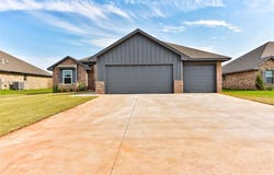 2021 W Crossbow Way, Mustang, OK 73064