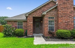 180 Castlewood Dr, Seguin, TX 78155