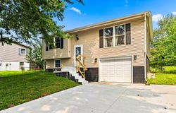 203 DOUGLAS Road, Marquette Heights, IL 61554