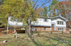 821 Anne Avenue W, Hendersonville, NC 28739