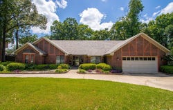 401 Arnold Palmer Dr, Maumelle, AR 72113