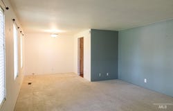 586 NW 18th Street, Ontario, OR 97914