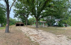 818 Plum St, Lockhart, TX 78644