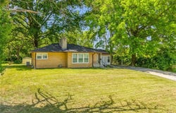16805 Sunset Drive, Independence, MO 64057