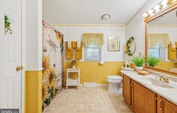 1095 JFK DRIVE, NORTH WALES, PA 19454