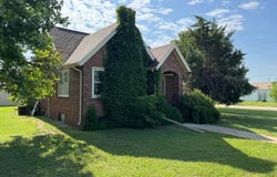 1007 N Lincoln St, Russell, KS 67665