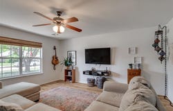 527 E Linden Lane, Mustang, OK 73064