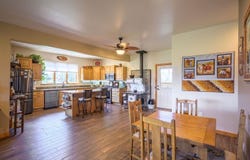 600b Camino del Medio, Taos, NM 87571