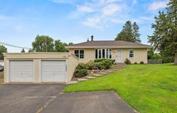 1883 County Road C E, Maplewood, MN 55109