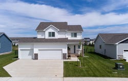 1025 Gray Avenue, Waukee, IA 50263