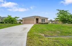 433 SW Eyerly Avenue, Port Saint Lucie, FL 34983