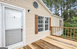 60 Pump Rd, Jesup, GA 31545
