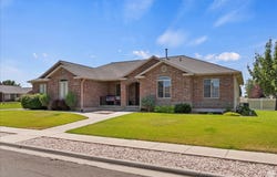 1401 W 1020 N, Clinton, UT 84015