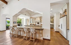 8329 N RIDGEVIEW Drive, Paradise Valley, AZ 85253