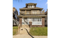2560 N 41st St, Milwaukee, WI 53210
