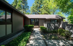 8 Pinewood Ct, Wind Point, WI 53402
