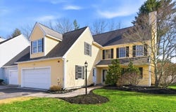 124 Clear Pond Dr, Walpole, MA 02081