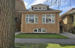 5832 N Sacramento Avenue, Chicago, IL 60659