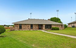 813 Oakbluff Drive, Lancaster, TX 75146