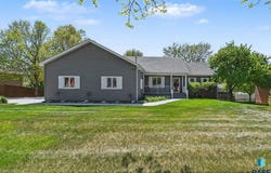 1025 Heritage Dr, Madison, SD 57042