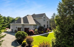 1276 Old Fall River Rd, Dartmouth, MA 02747