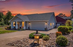 1169 SE ACADEMY St, Dallas, OR 97338