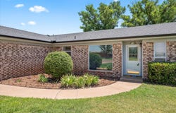 105 San Jacinto Avenue, Levelland, TX 79336