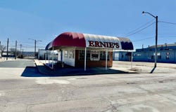 2600 SW JEFFERSON Street, Peoria, IL 61605