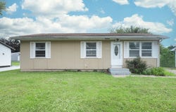 1310 CALVIN Street, Davenport, IA 52804