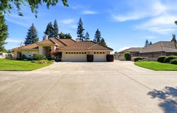 3403 E Vassar Court, Visalia, CA 93292