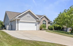 2300 E Cody Ct, Oak Creek, WI 53154