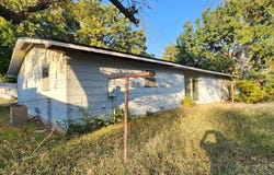 719 W 5th St, Newton, KS 67114