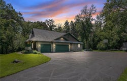 2 E Pleasant Lake Road, North Oaks, MN 55127
