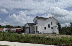 9546 S Bergamont Dr, Franklin, WI 53132