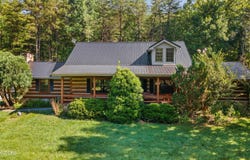 686 Thomas Rd, Sevierville, TN 37876