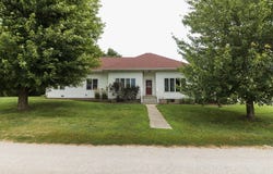 1990 Clover Ave, Creston, IA 50801