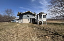 64600 67 1/2 Street, Hartford, MI 49057