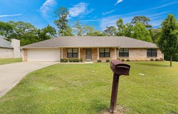 605 Briarwood Dr, Gladewater, TX 75647