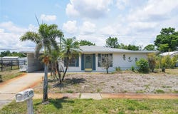 330 Lasayette Drive NE, Port Charlotte, FL 33952