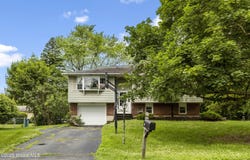 10 Bloomingdale Avenue, East Greenbush, NY 12061