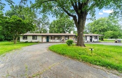 8114 Montclaire Avenue, Brighton, IL 62012
