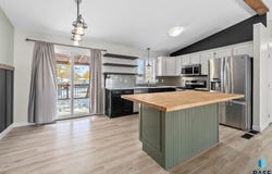 215 Atkins Cir, Tea, SD 57064