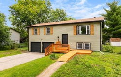 804 S Montclaire Drive, Olathe, KS 66061
