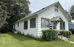 620 N Blanche Ave, Madison, SD 57042