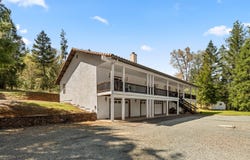 2295 W Evans Creek Road, Rogue River, OR 97537