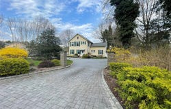190 S Country Road, Remsenburg, NY 11960