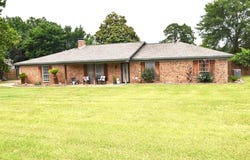 607 Brookhollow, Palestine, TX 75801